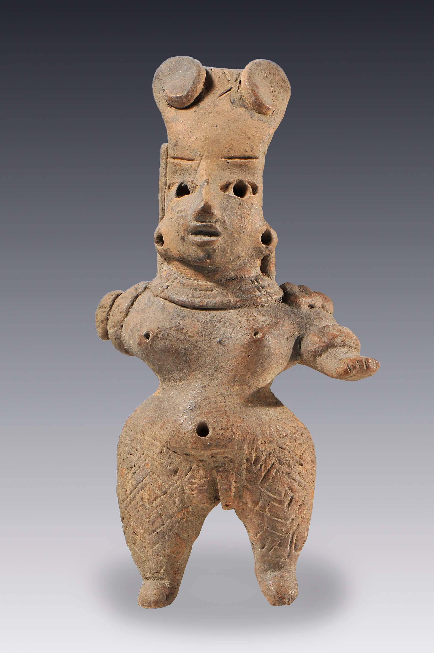 Mujer con decoración corporal esgrafiada | La imaginación sin límites | Museo Amparo, Puebla